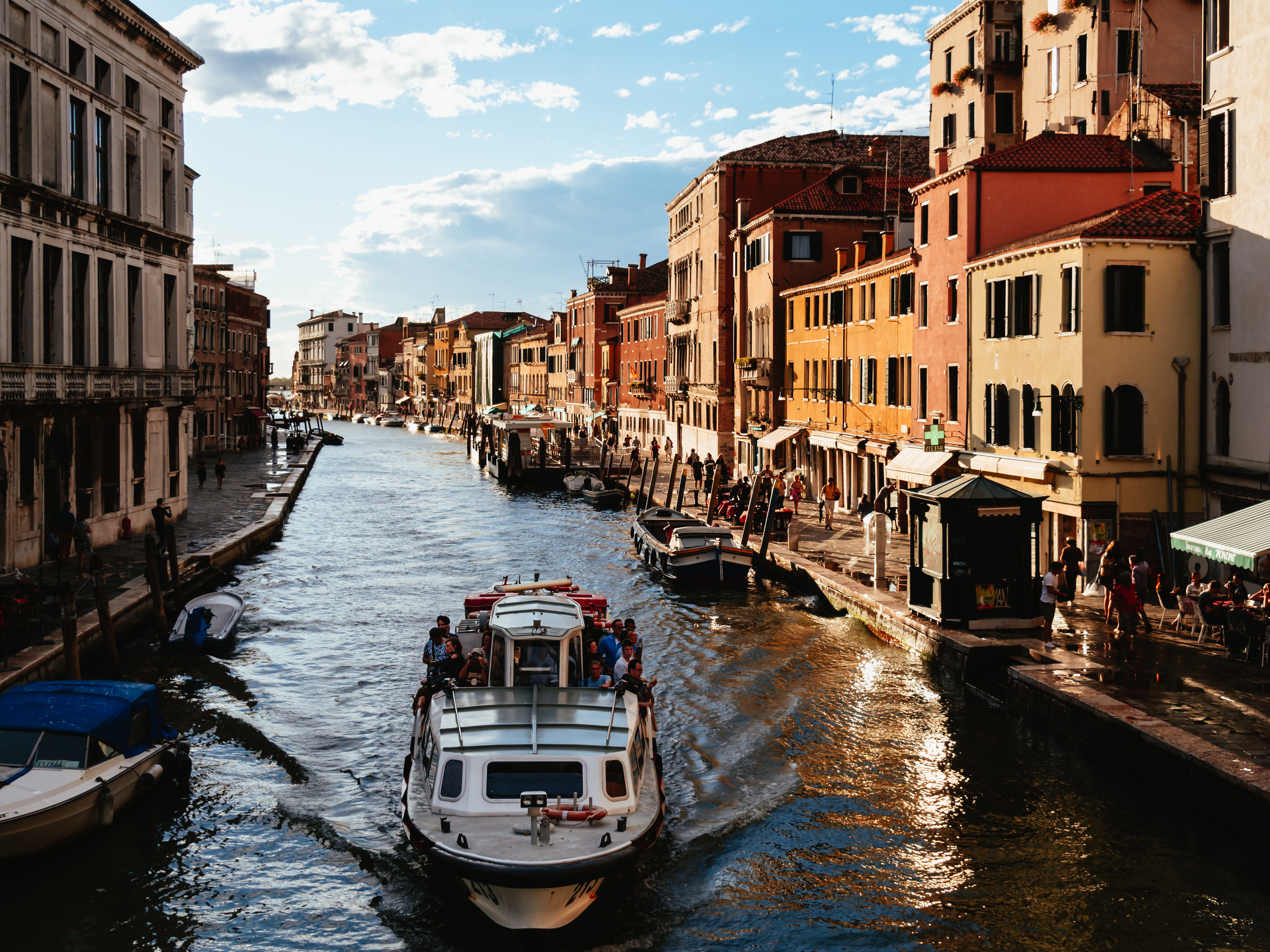 水の都ヴェネツィア観光1日目 幻想的な夕焼けと夜景 インドア人事のこだわり