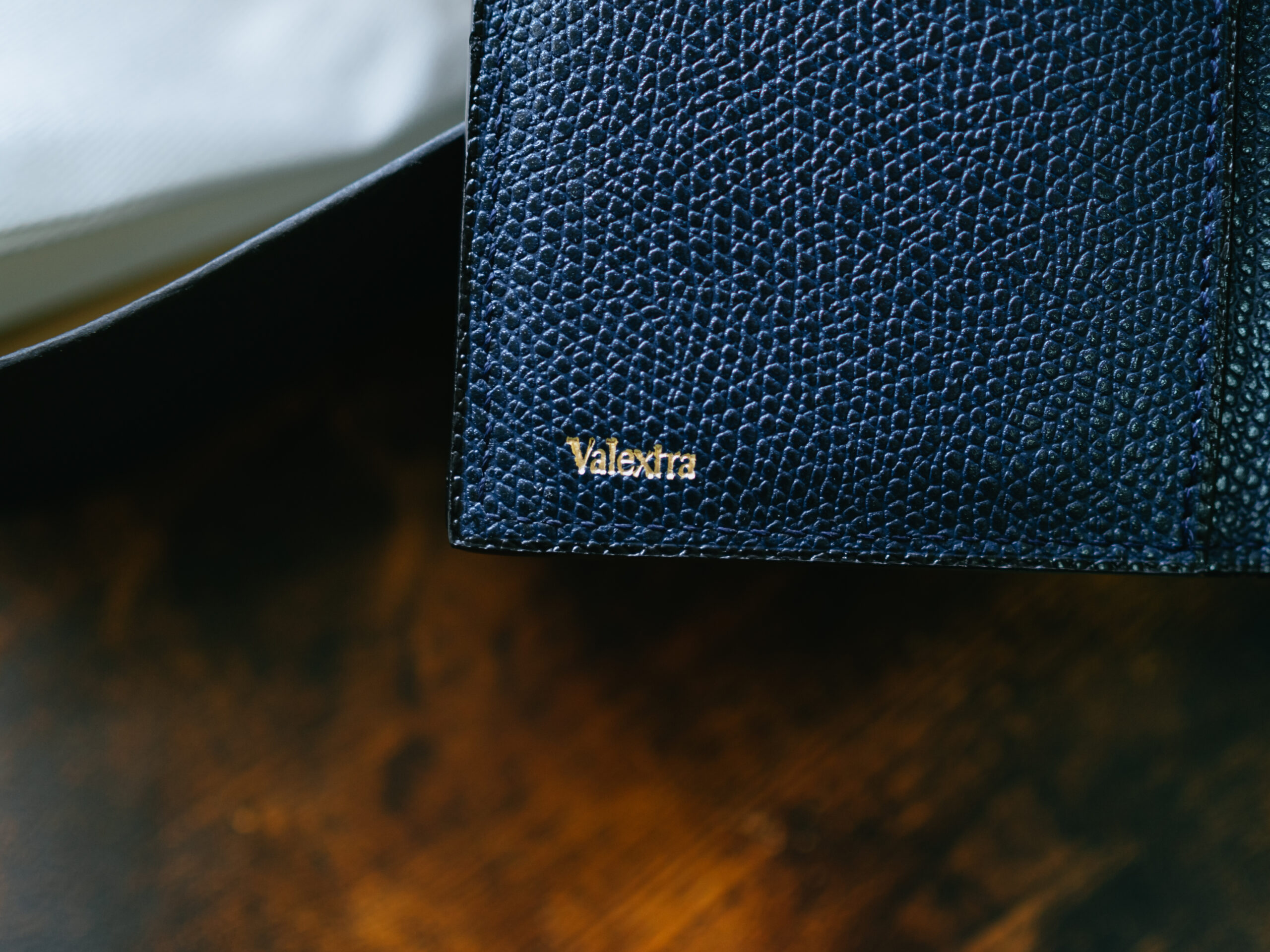 Valextra(ヴァレクストラ)｜メンズも使える長財布「ヴァーティカル 12 