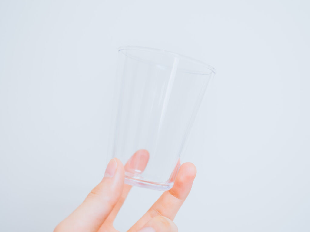 【レビュー】THE UNBREAKABLE GLASS｜軽くて丈夫な割れないグラスを歯磨きコップに使ってみた