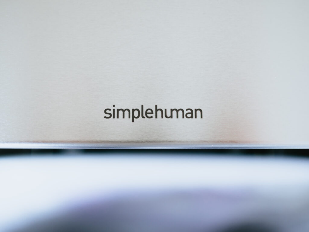 【レビュー】simplehuman｜スタイリッシュなゴミ箱「45L レクタンギュラー ステップダストボックス(ステンレス)」
