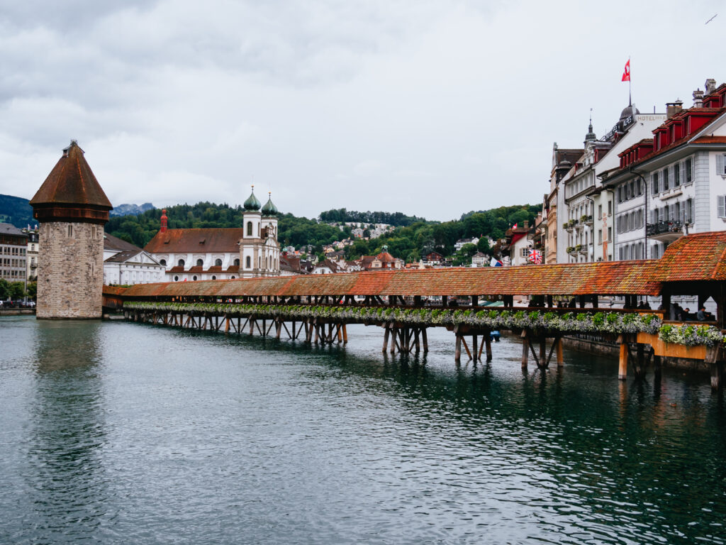 スイス｜ルツェルン観光。カペル橋、瀬死のライオン像の写真スポットを巡る