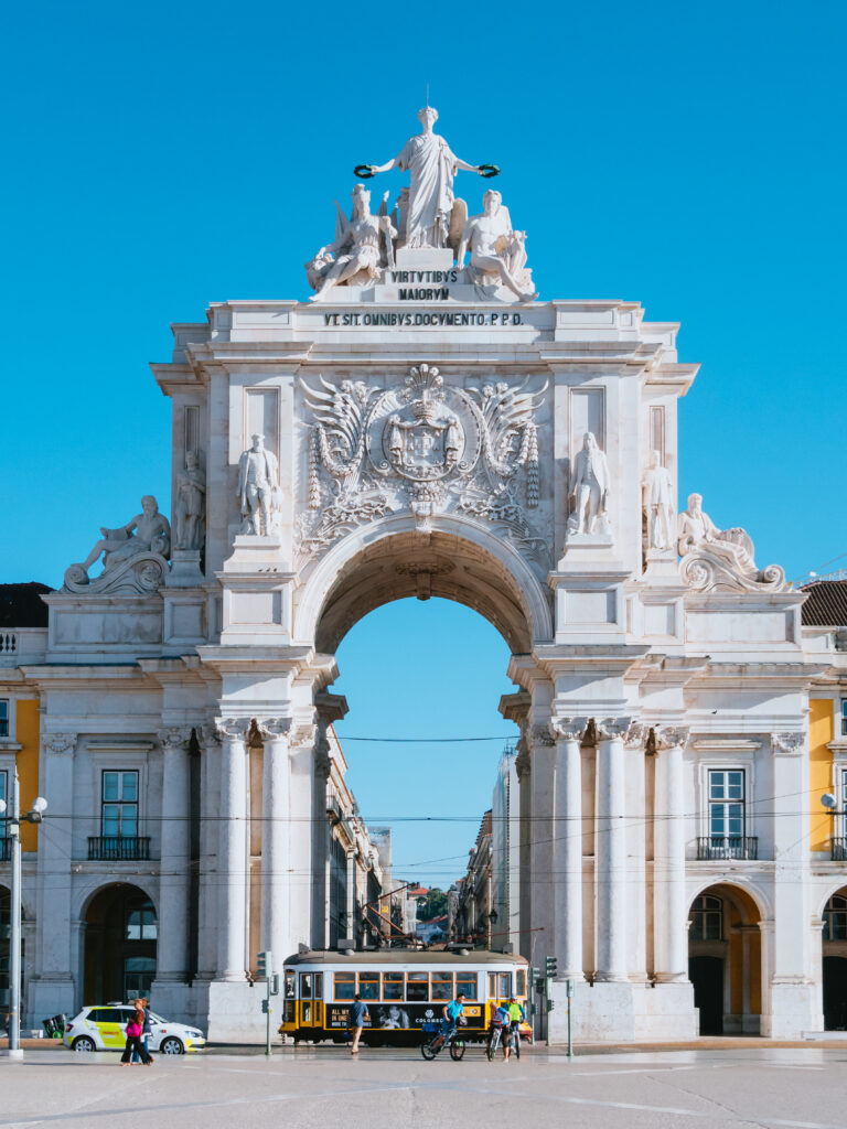勝利の門（凱旋門、Arco da Rua Augusta）