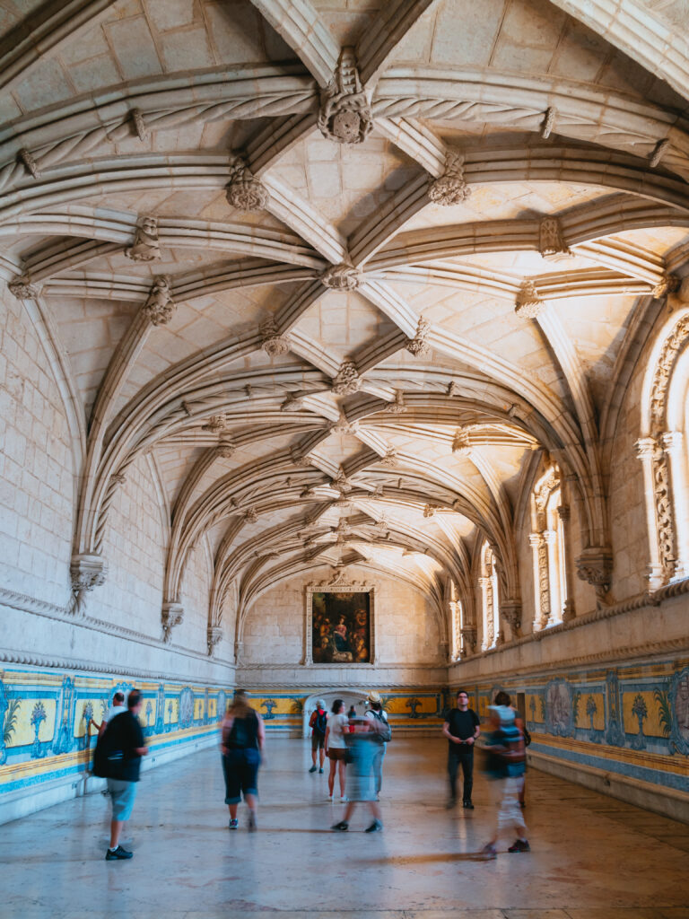 ジェロニモス修道院の内部：回廊