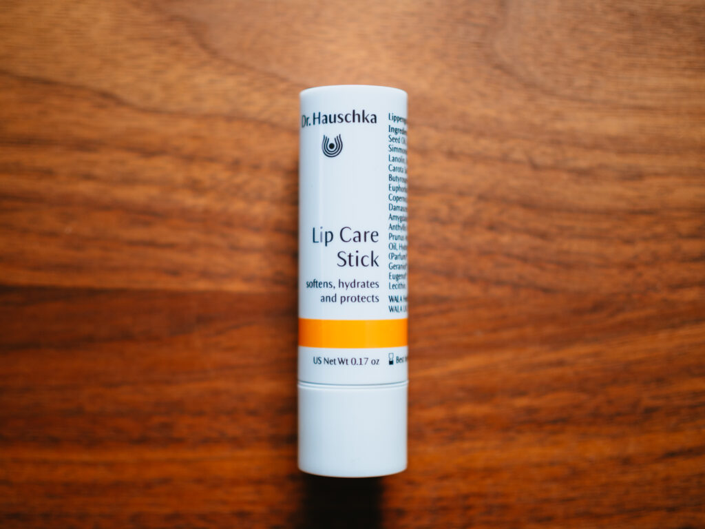【レビュー】Dr.Hauschka（ドクターハウシュカ）｜乾燥した唇を潤す天然由来成分100％「リップケアスティック」