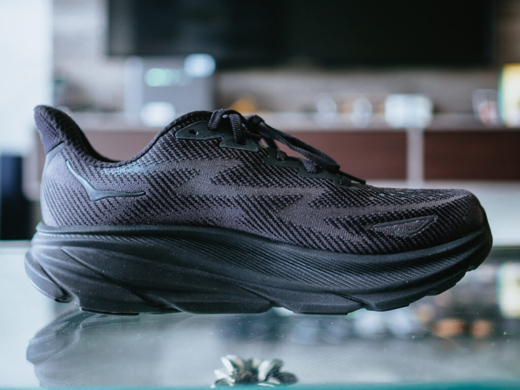 HOKA(ホカ)｜流行りのランニングシューズ「Clifton 9 Wide」を買ってみた