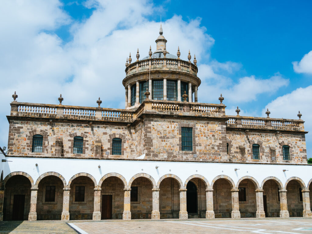 オスピシオ・カバーニャス（Museo Cabañas）