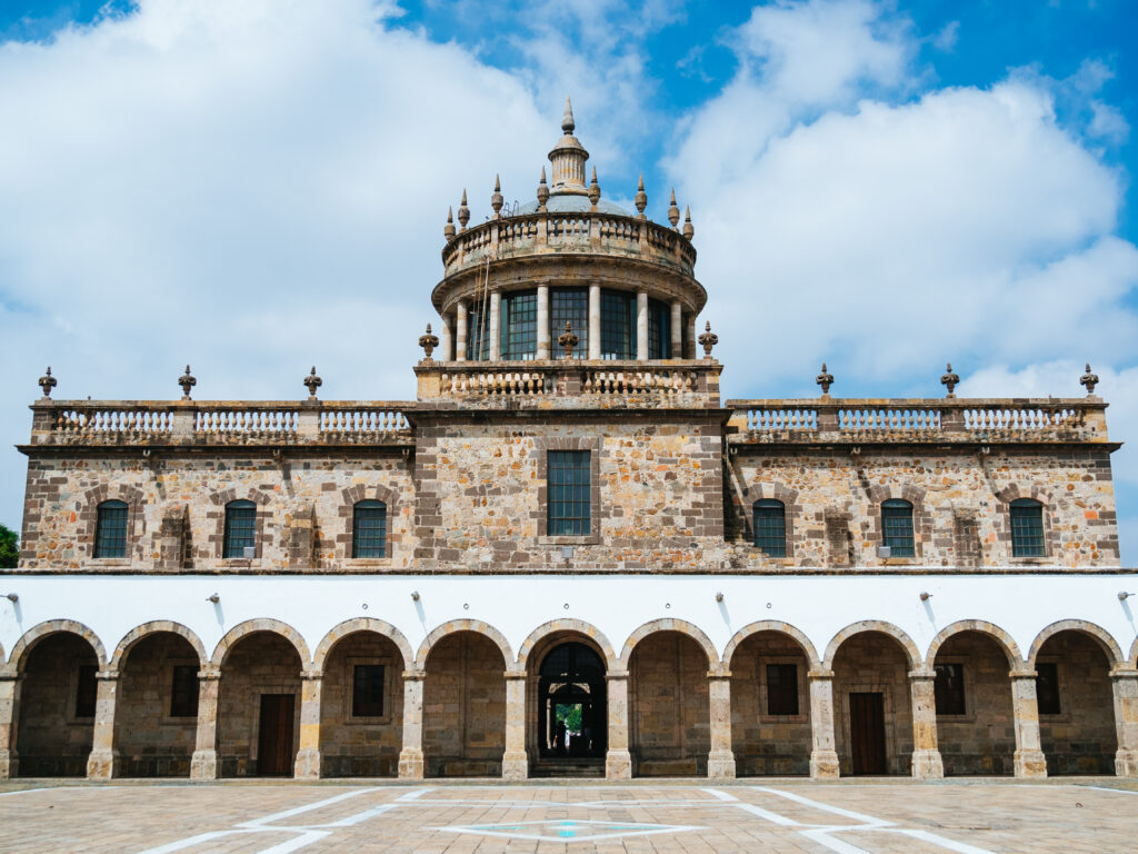 オスピシオ・カバーニャス（Museo Cabañas）