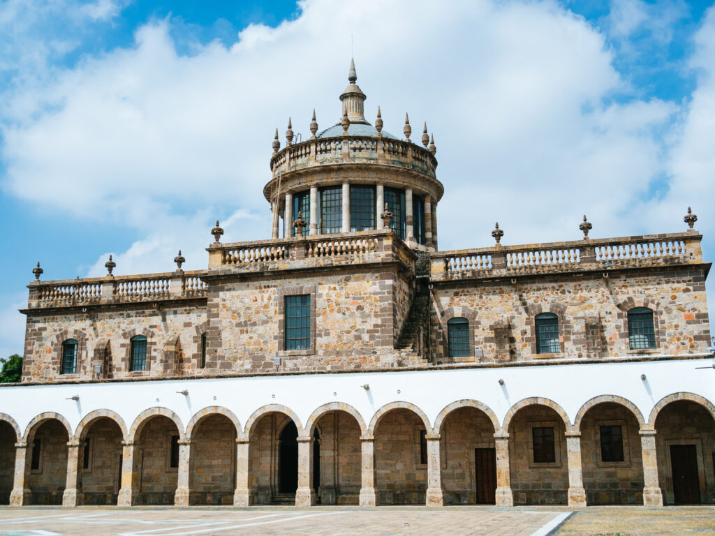 オスピシオ・カバーニャス（Museo Cabañas）