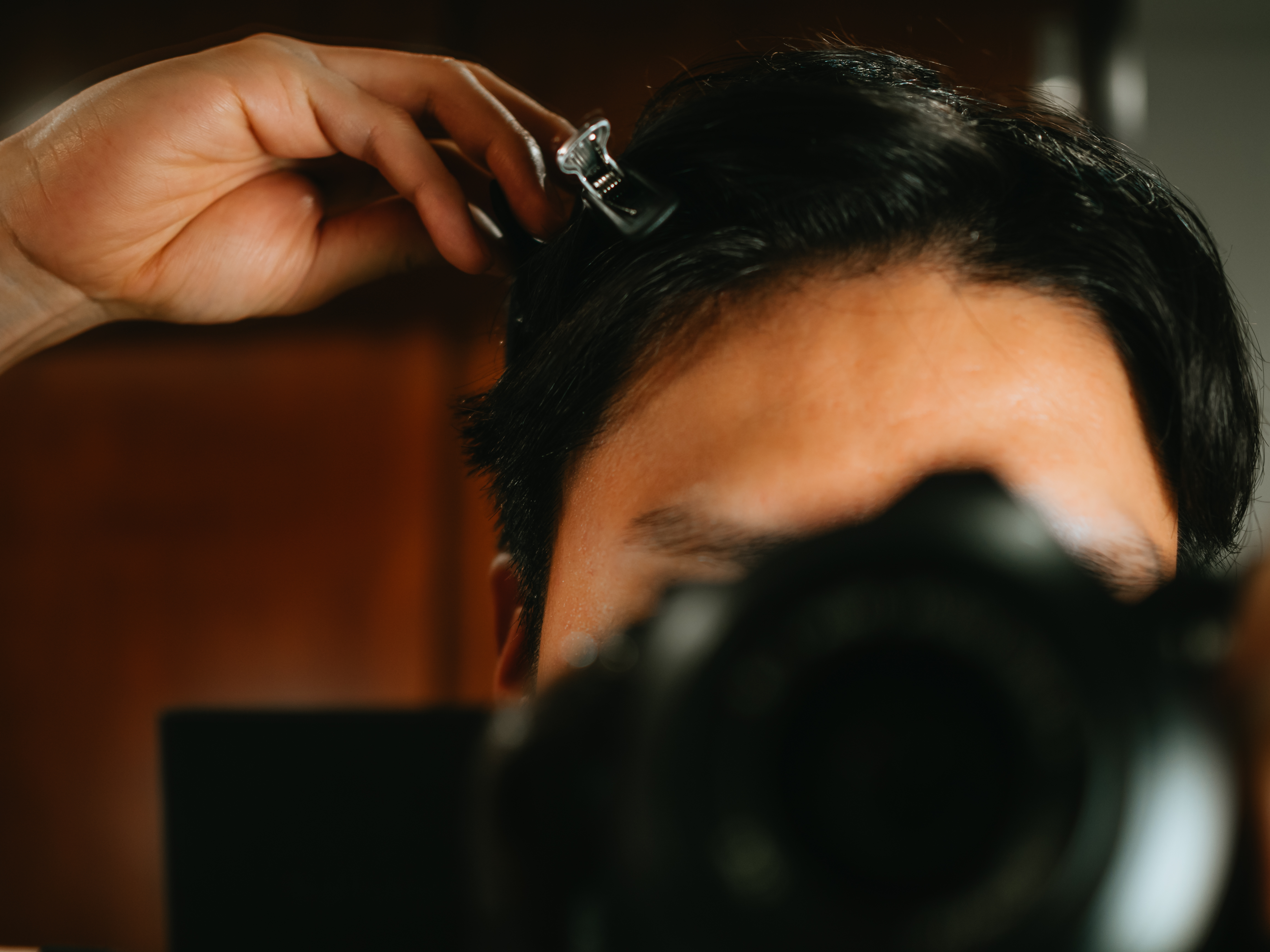 サイドの髪の毛が横に真っ直ぐ伸びて見た目のバランスが悪くなる問題