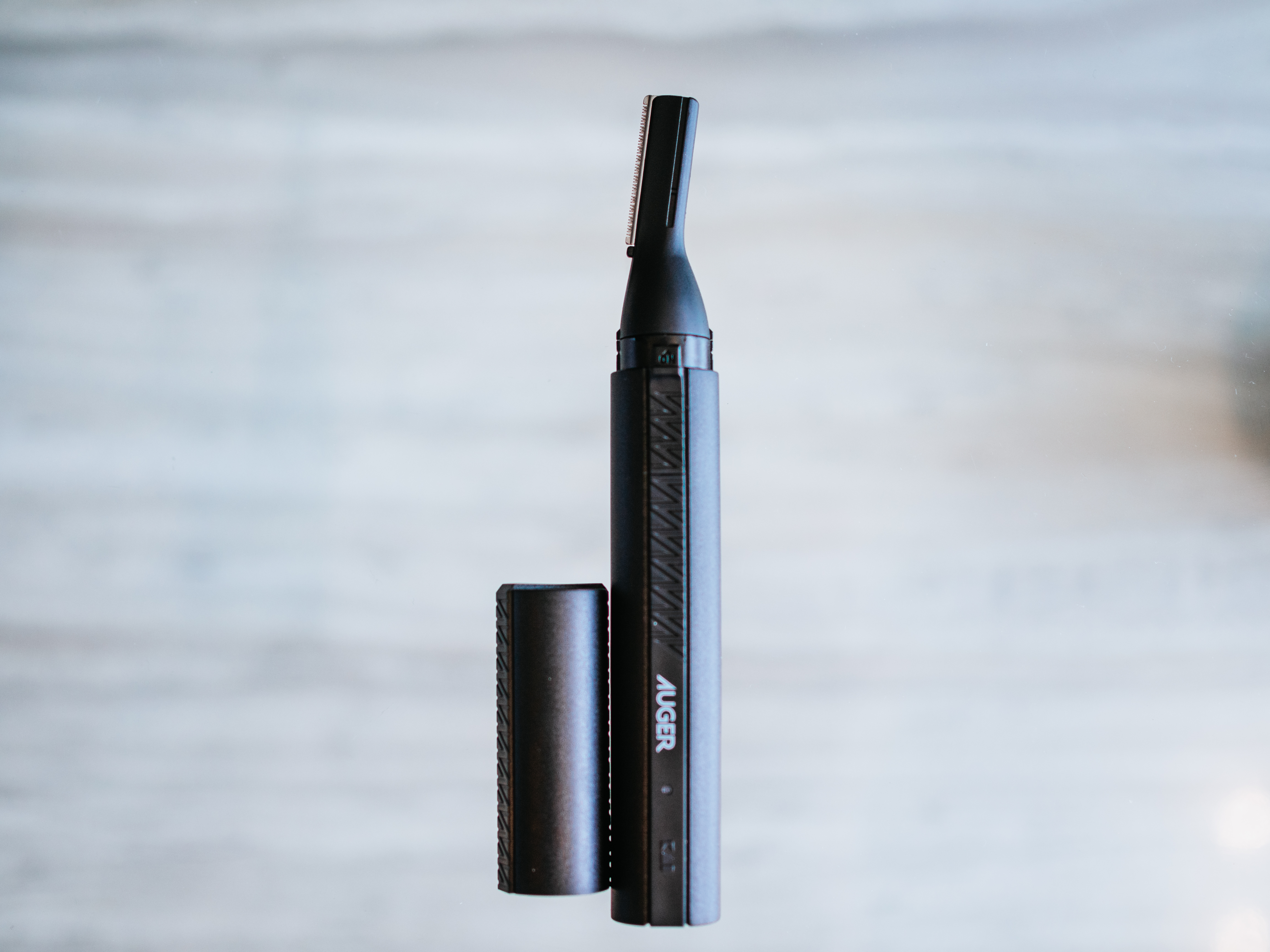 【レビュー】AUGER(オーガー)|眉、鼻、産毛に1本でマルチに使える電動トリマー