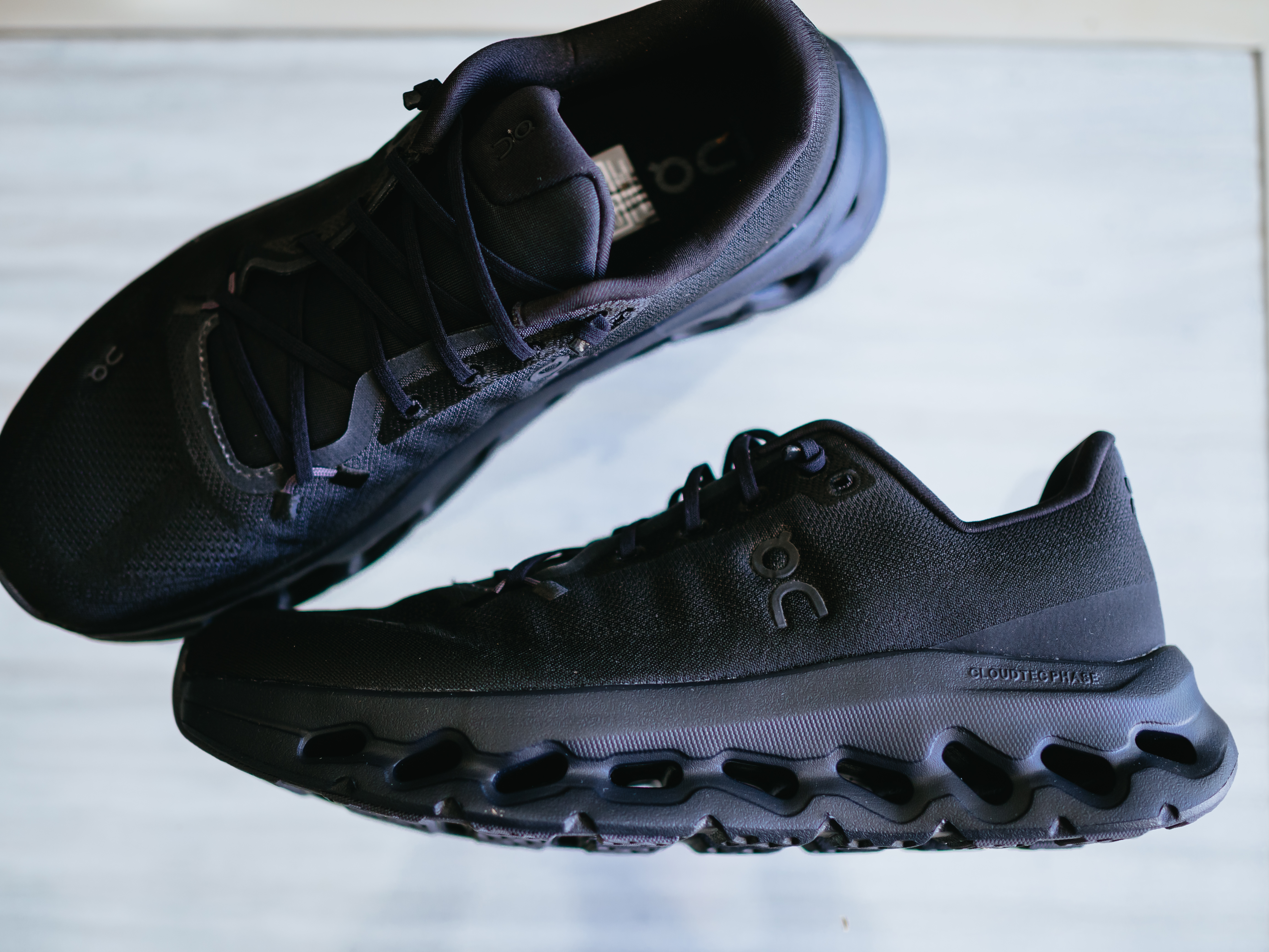 【レビュー】On(オン)|旅行のお供シューズ。快適にたくさん歩ける「Cloudtilt」