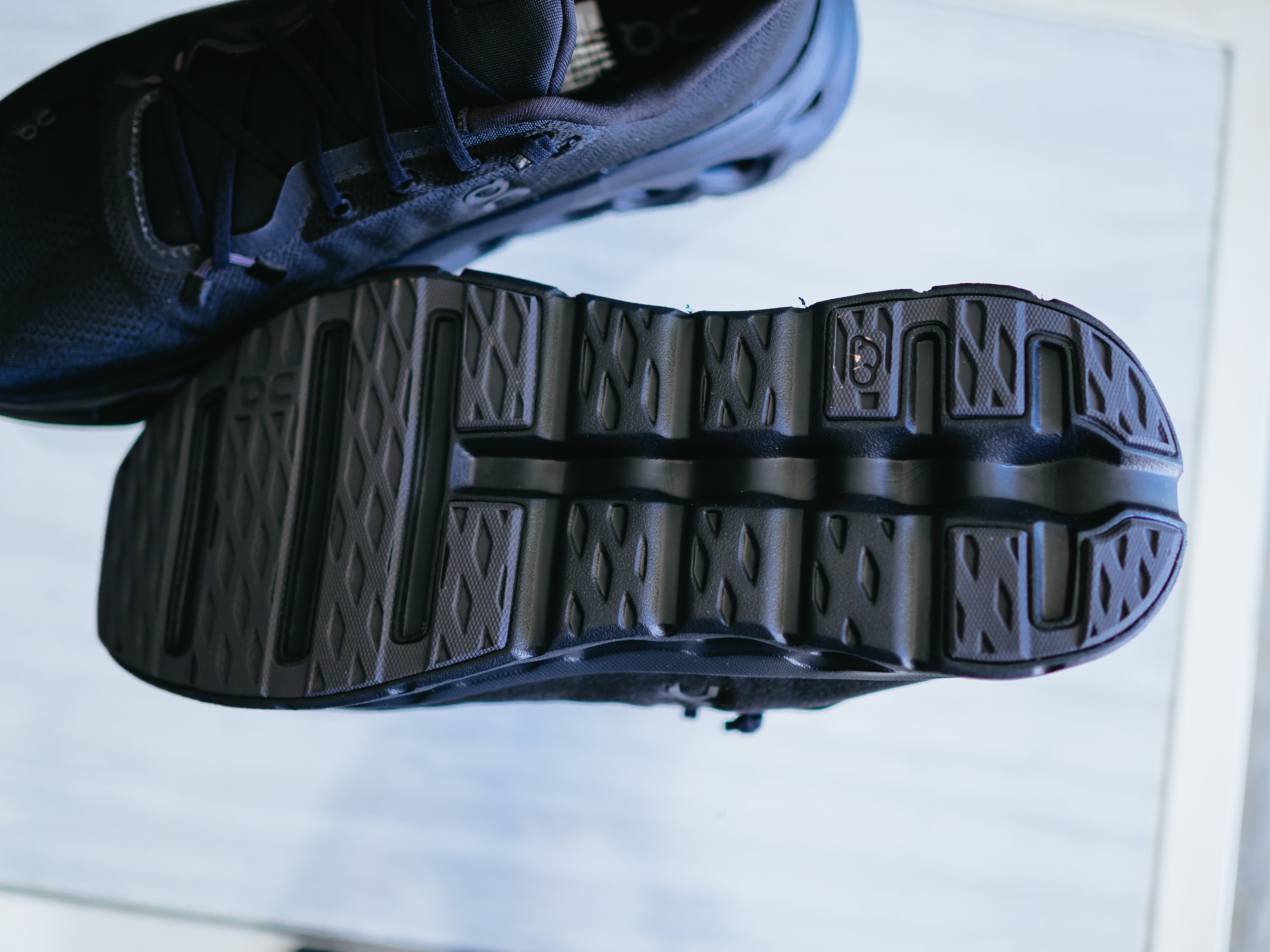 【レビュー】On(オン)|旅行のお供シューズ。快適にたくさん歩ける「Cloudtilt」