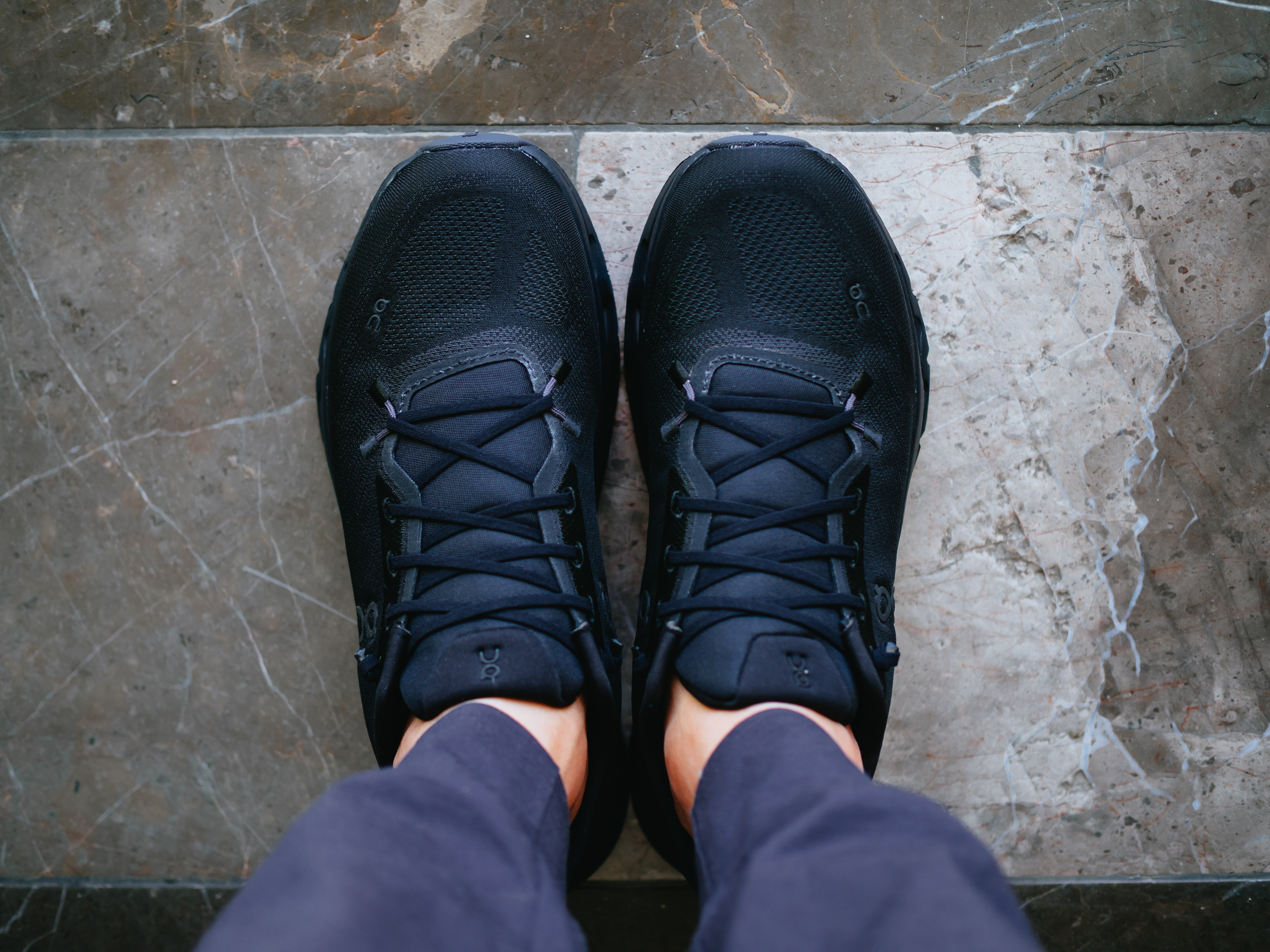 【レビュー】On(オン)|旅行のお供シューズ。快適にたくさん歩ける「Cloudtilt」
