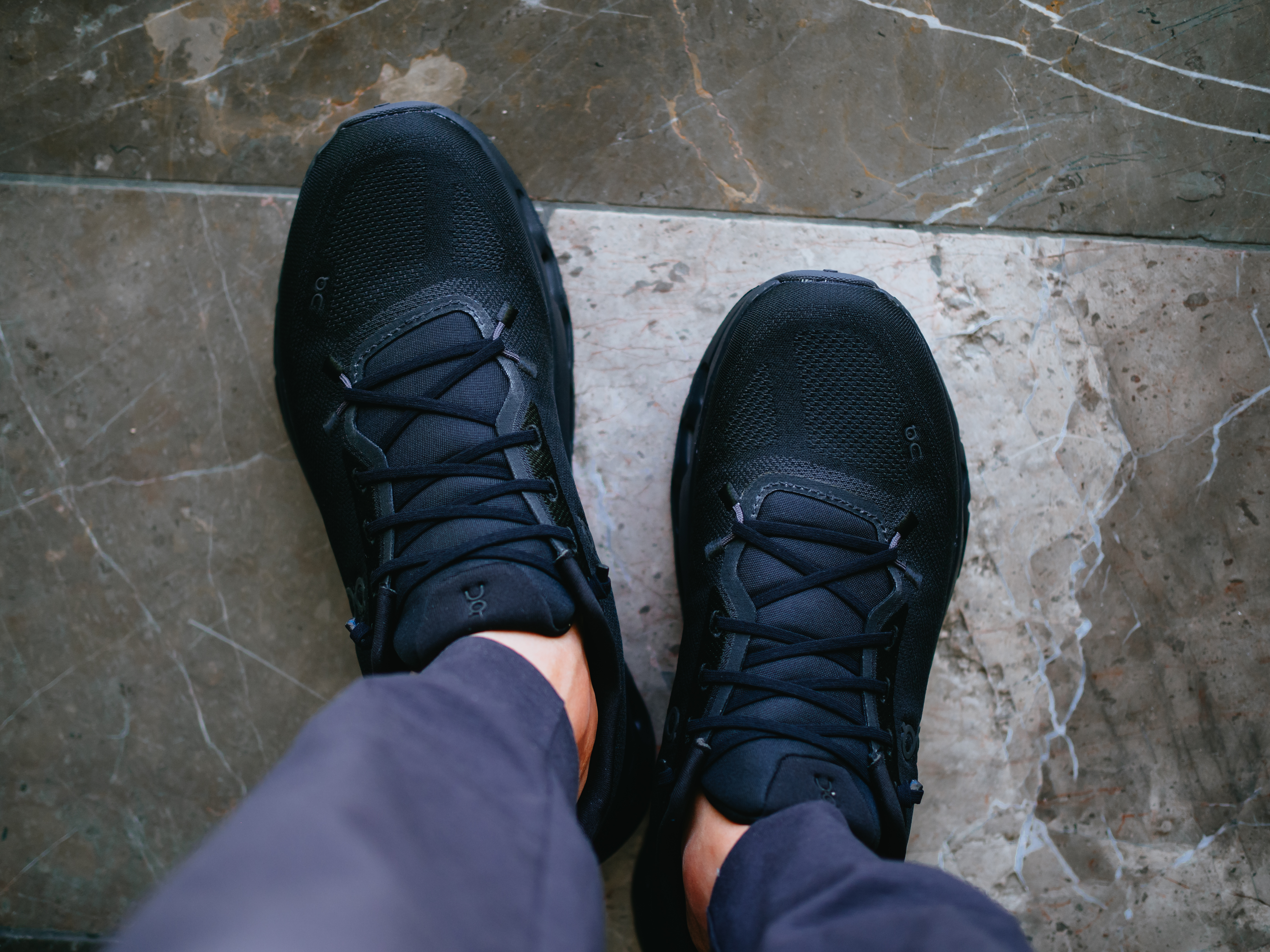 【レビュー】On(オン)|旅行のお供シューズ。快適にたくさん歩ける「Cloudtilt」