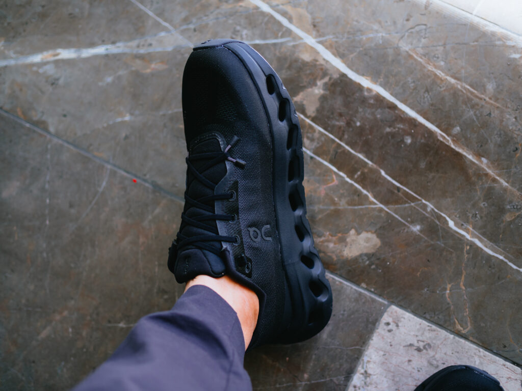 【レビュー】On(オン)|旅行のお供シューズ。快適にたくさん歩ける「Cloudtilt」