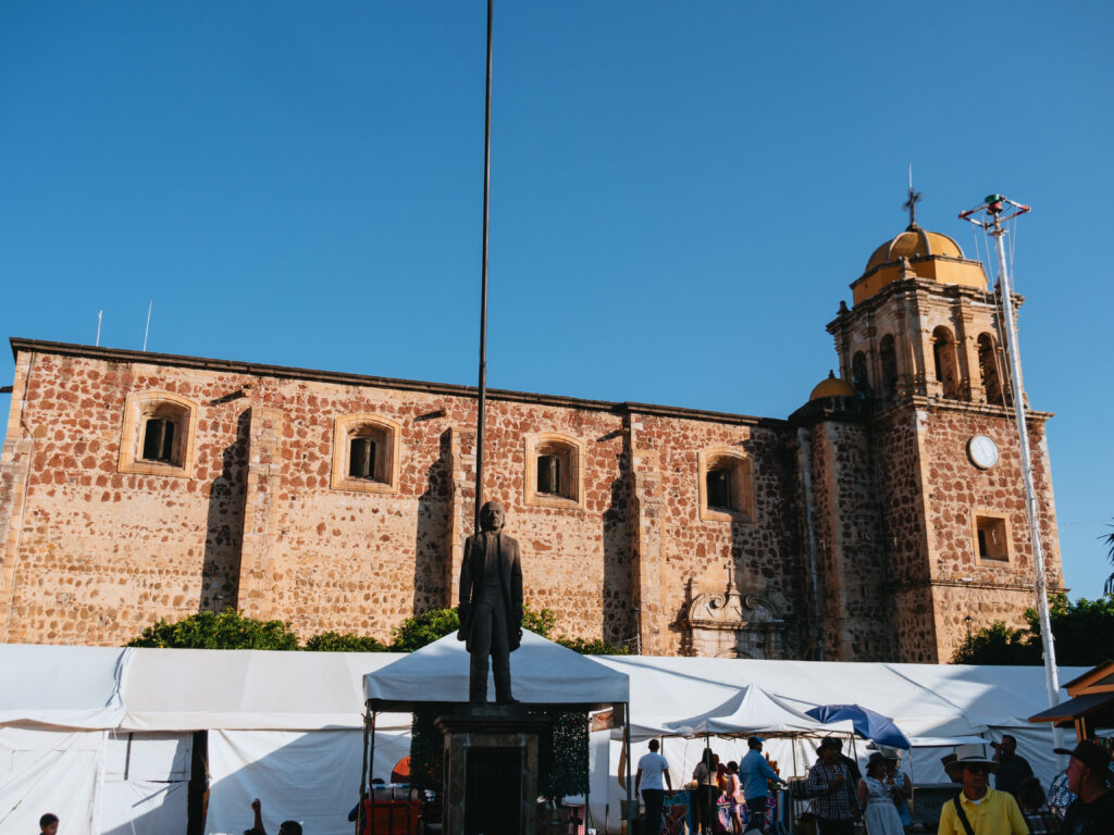 サンティアゴ・アポストル教会(Parroquia Santiago Apostol)